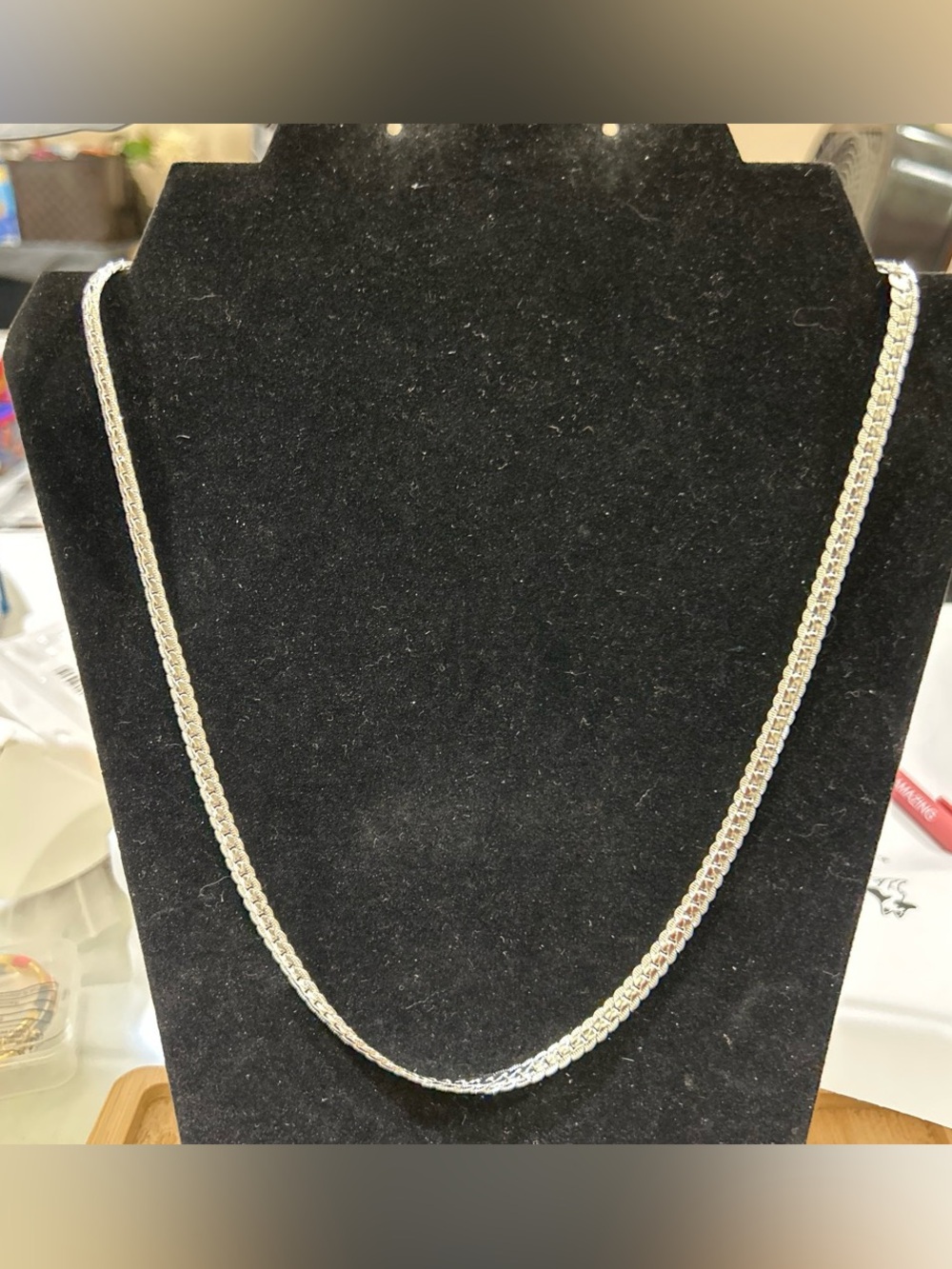 Silver color chain necklace